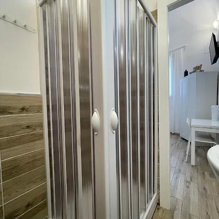 White Shell Accomodation Fast Check-in Guest house *