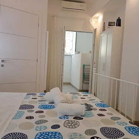 White Shell Self Check-in Guest house