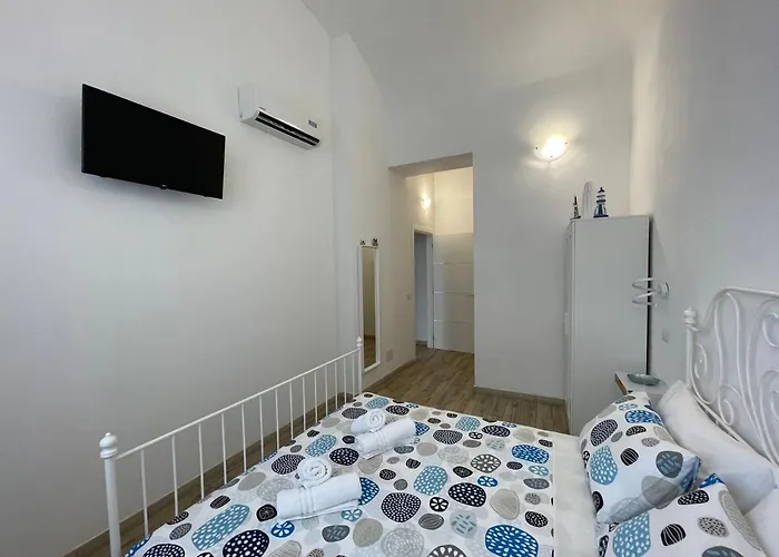 White Shell Self Check-in 3* 阿尔盖罗