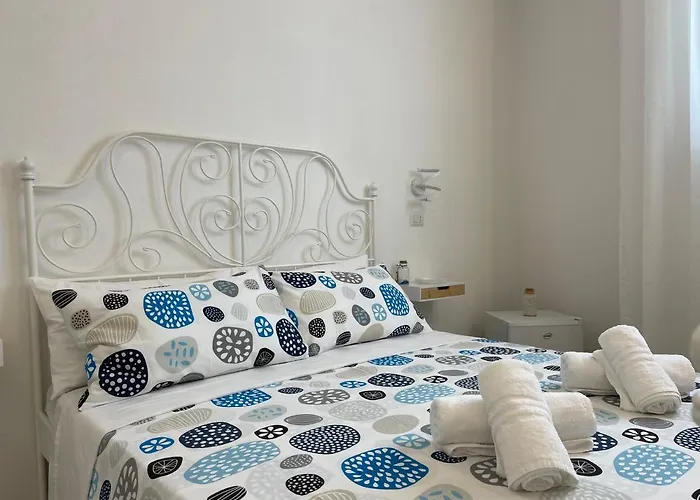 White Shell Self Check-in 3*