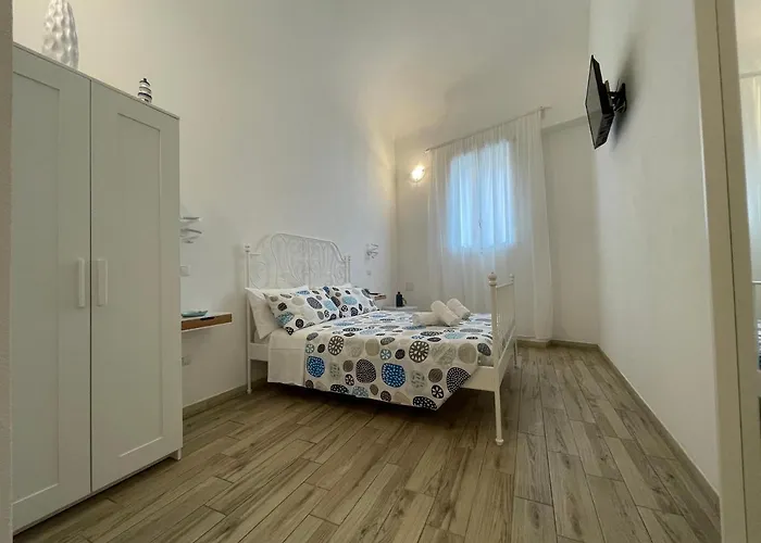 White Shell Self Check-in 3* 阿尔盖罗