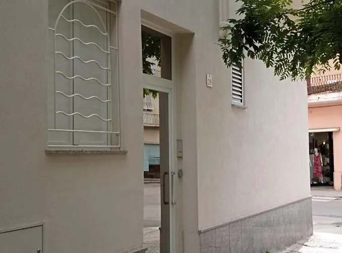 White Shell Self Check-in 3* 阿尔盖罗