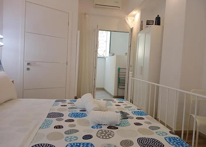 White Shell Self Check-in 招待所